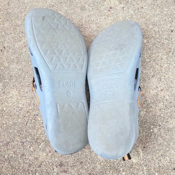 Children’s Place Rubber Velcro Waterproof Straps Sandals - Picture 2 of 3